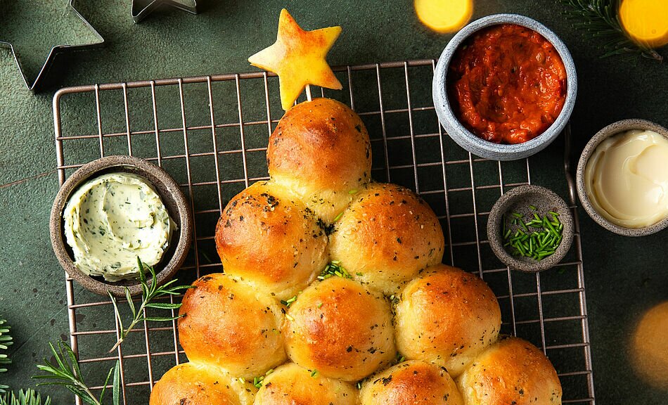 Soffice albero di pane alle erbe