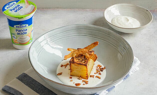 Millefoglie di patate al burro e rosmarino con panna acida