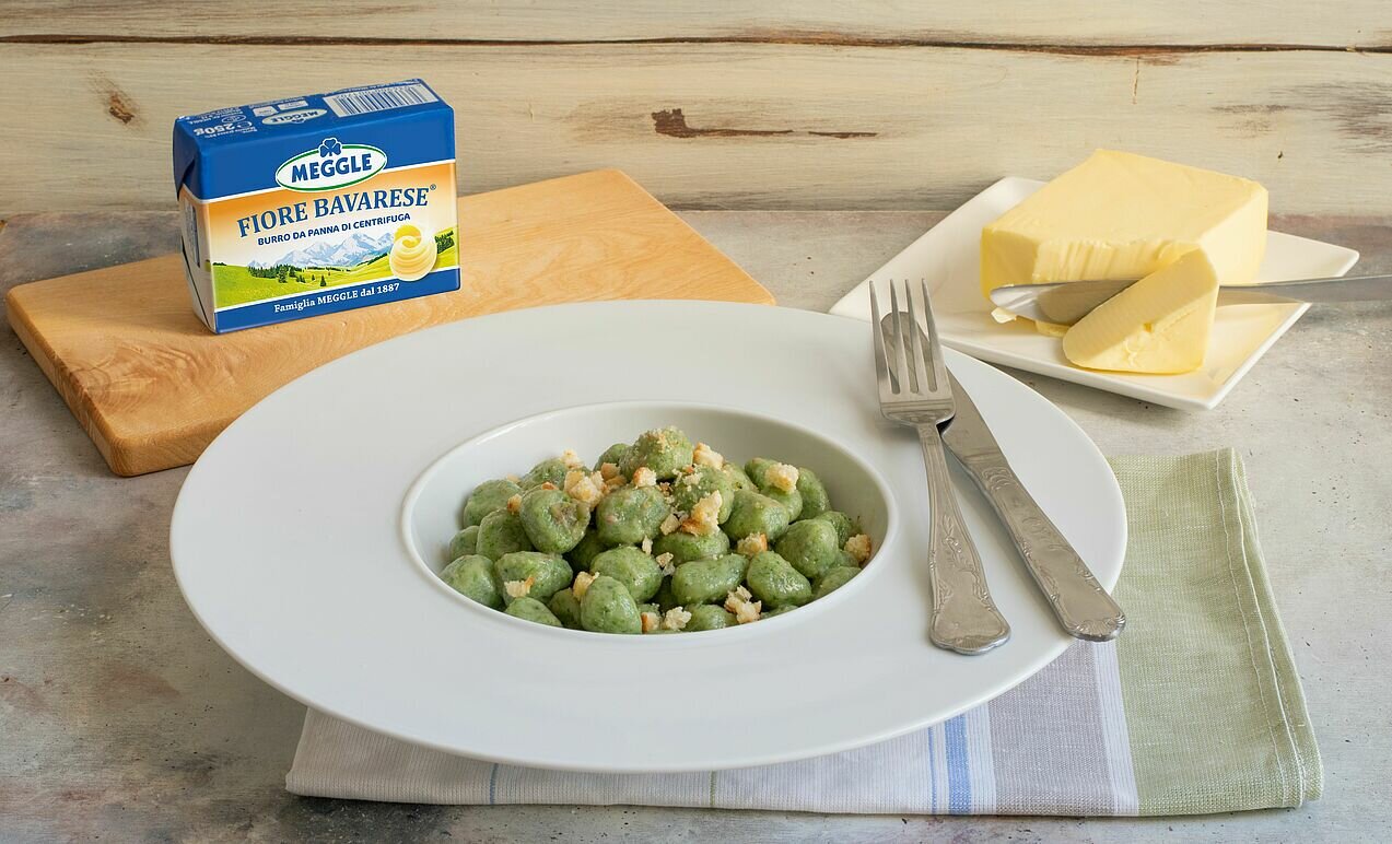 Gnocchi di spinaci al burro e acciughe