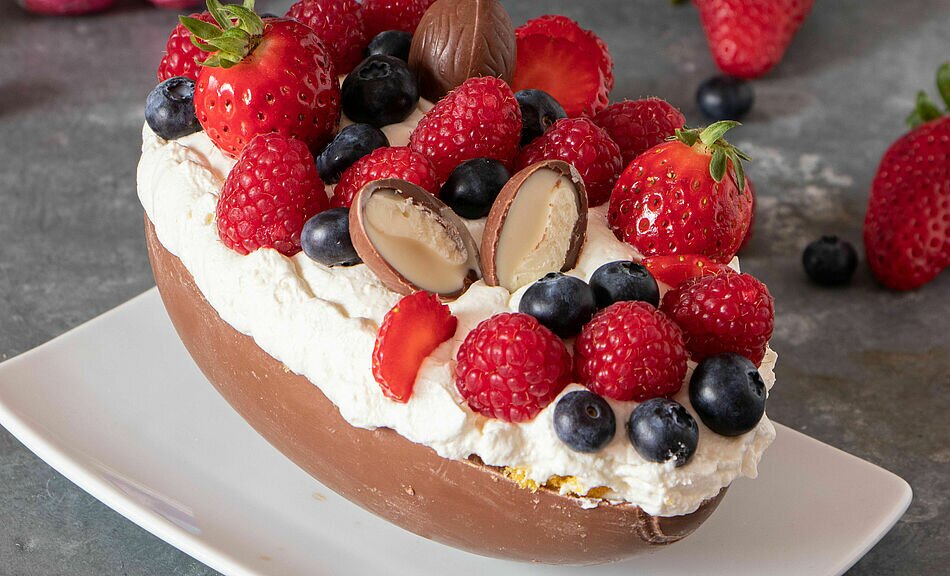 Uovo di cioccolato ripieno alla panna